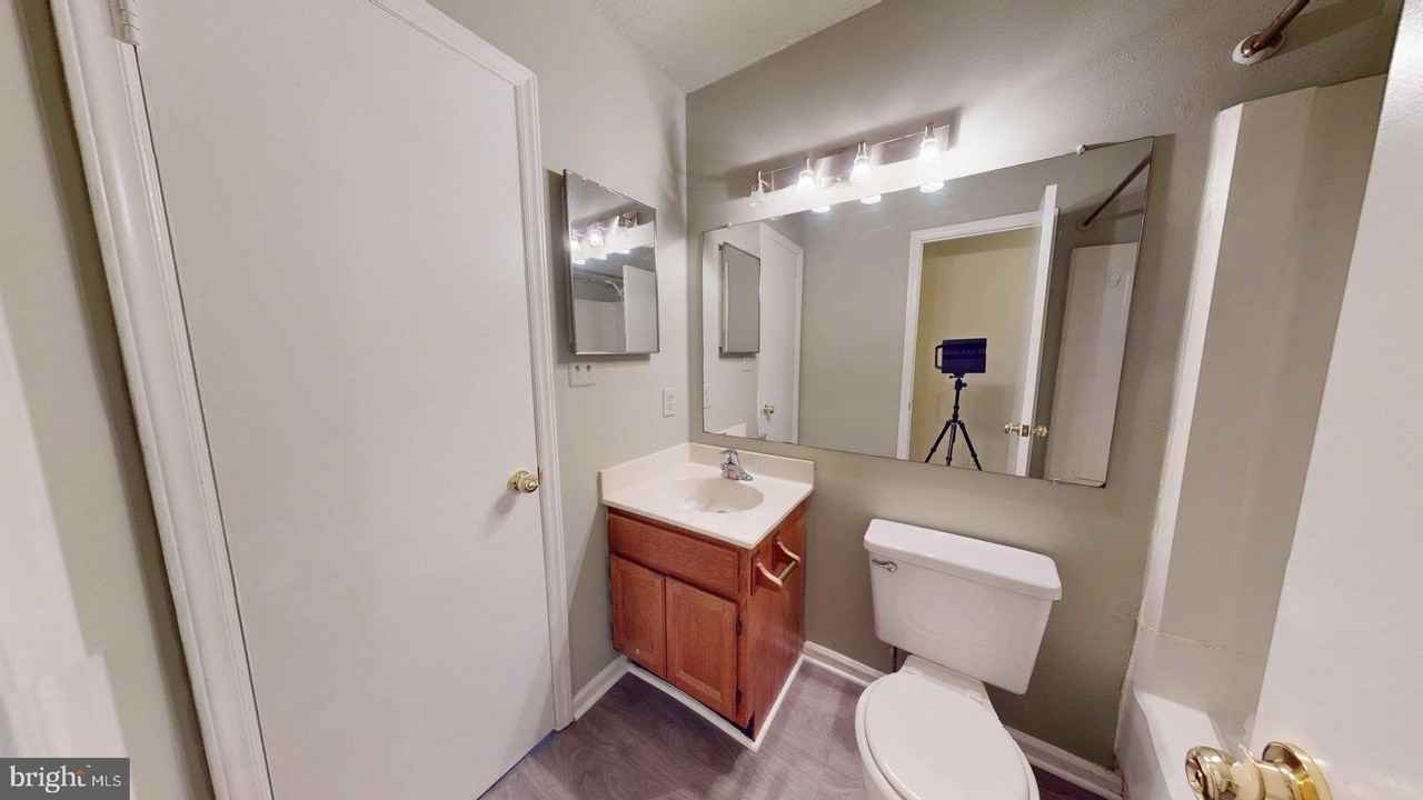 6008 Chestnut Hollow Ct - Photo 5 of 50
