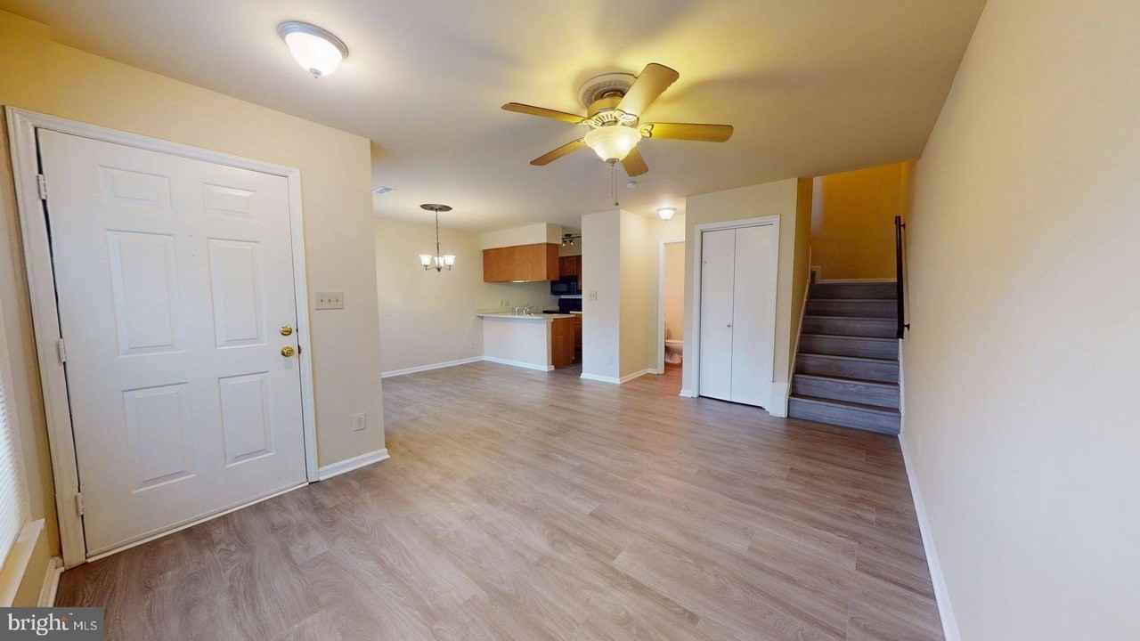 6008 Chestnut Hollow Ct - Photo 7 of 50