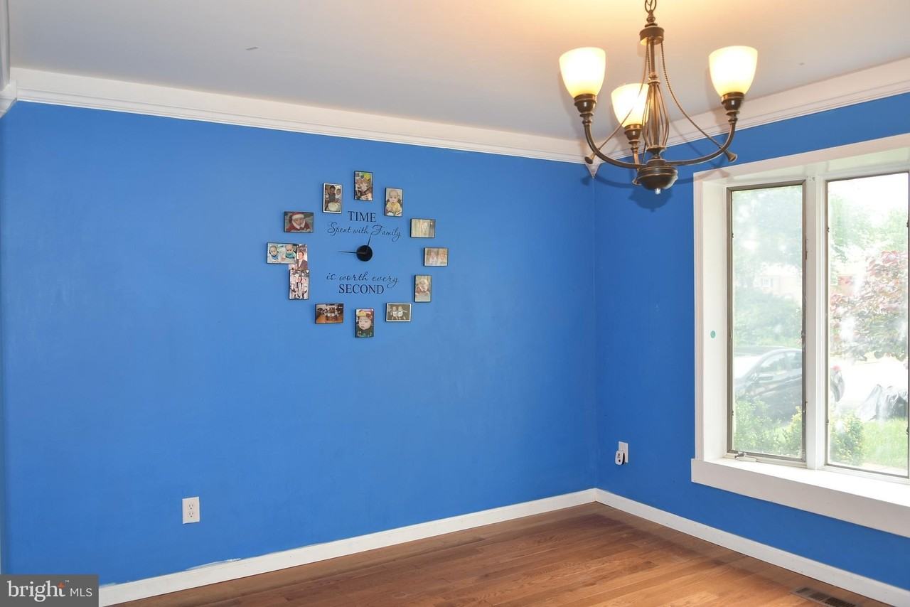 4557 King Edward Ct - Photo 7 of 37
