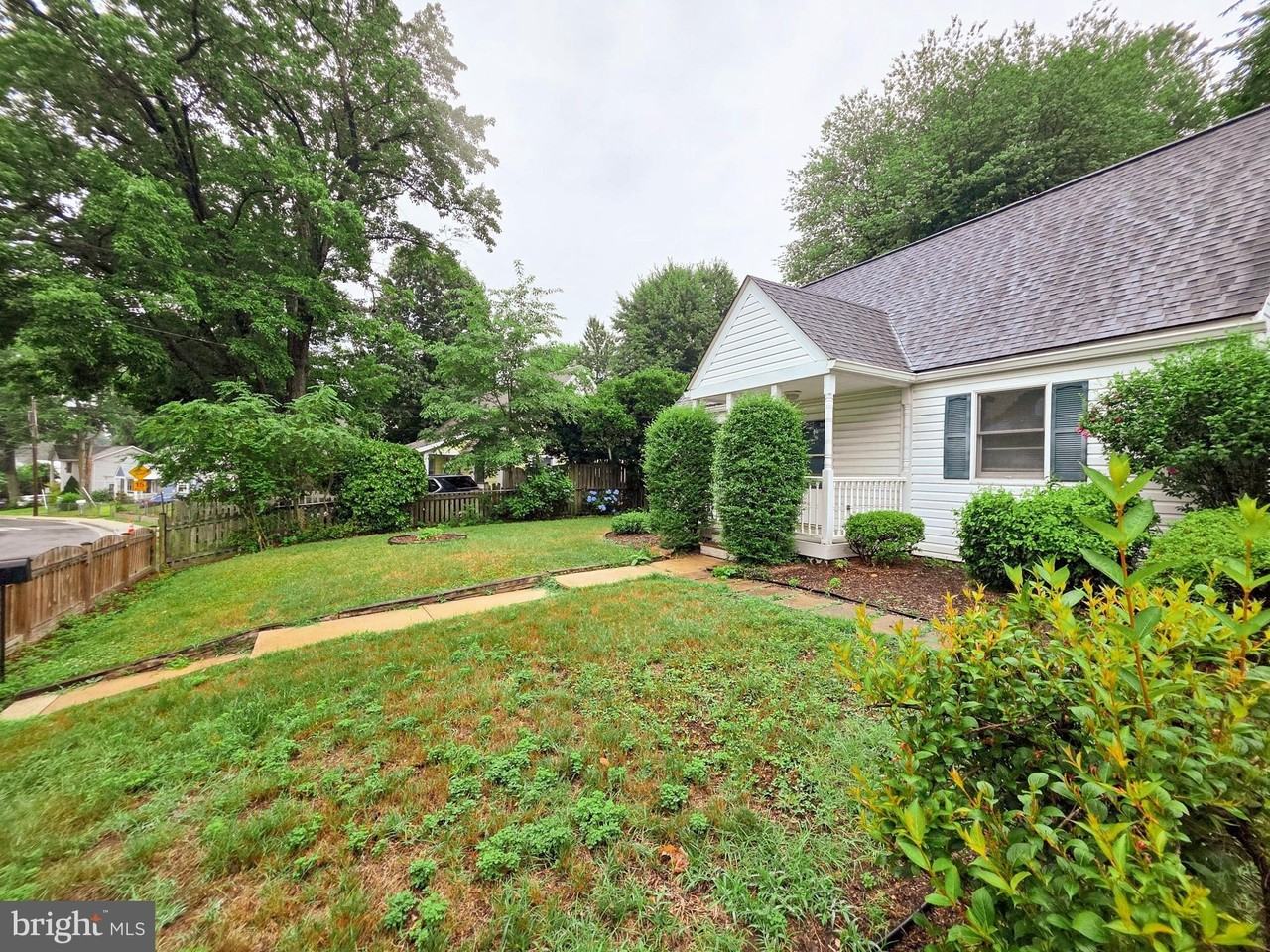 2419 Fairhaven Ave - Photo 2 of 29