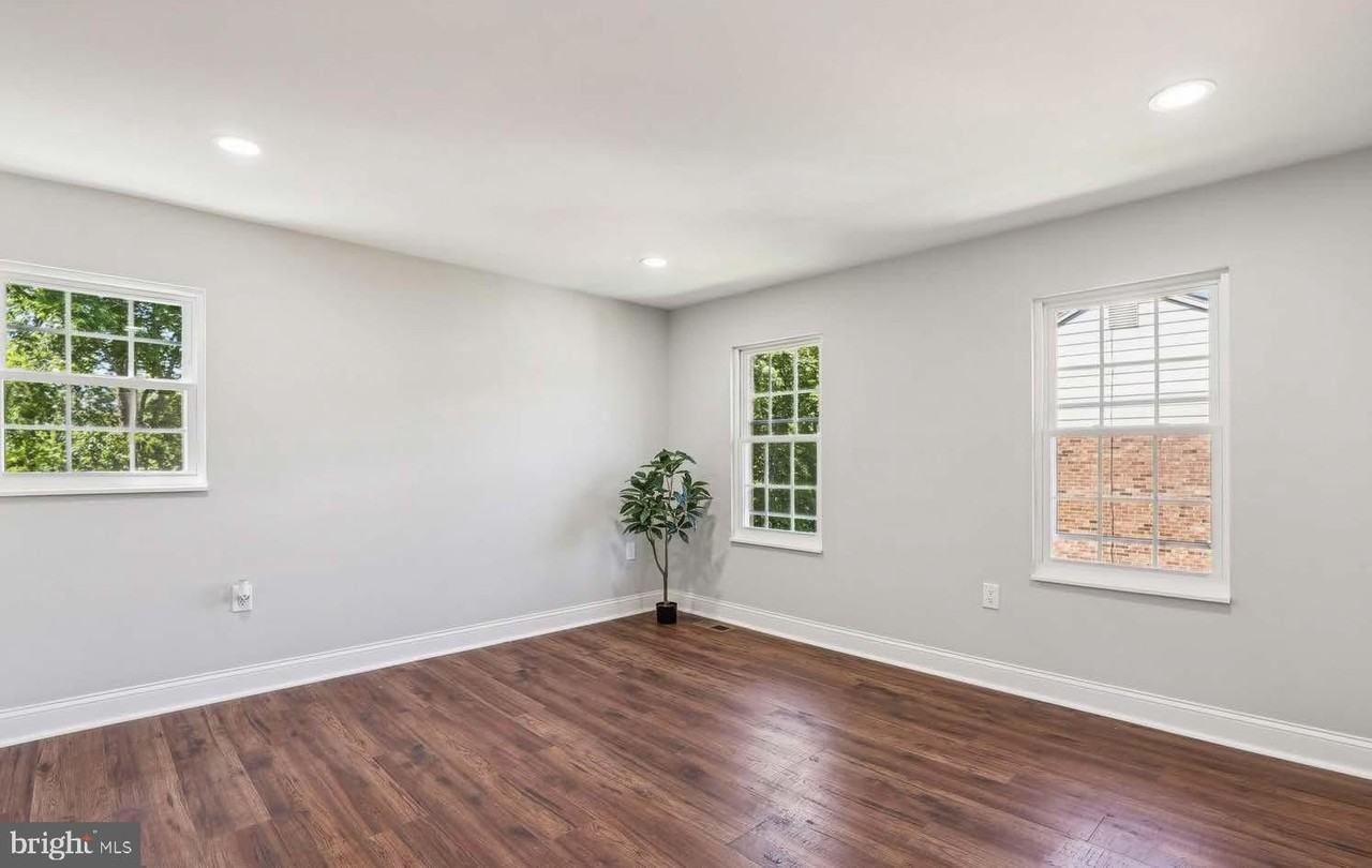 7081 Leewood Forest Dr - Photo 7 of 19