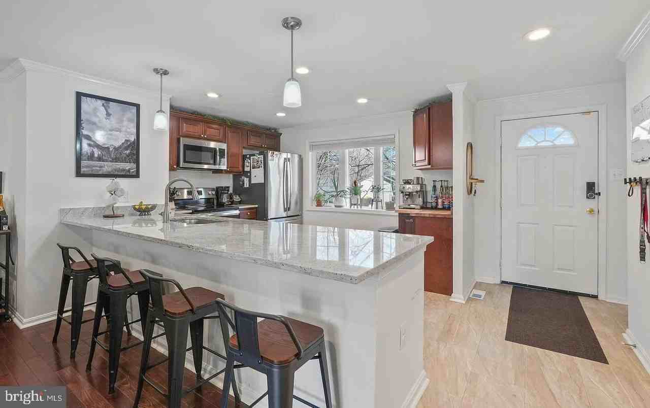 7680 Wolford Way - Photo 7 of 29