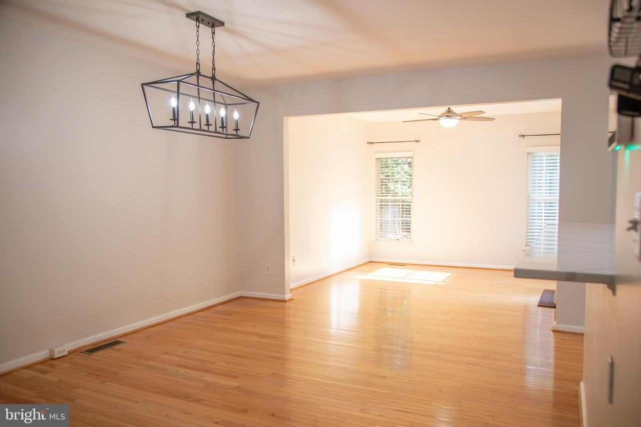 3347 Wilton Crest Ct - Photo 7 of 30