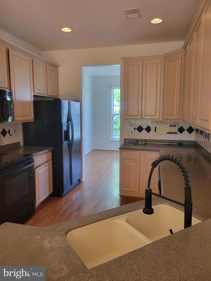 43799 Maison Blanc Sq - Photo 5 of 19