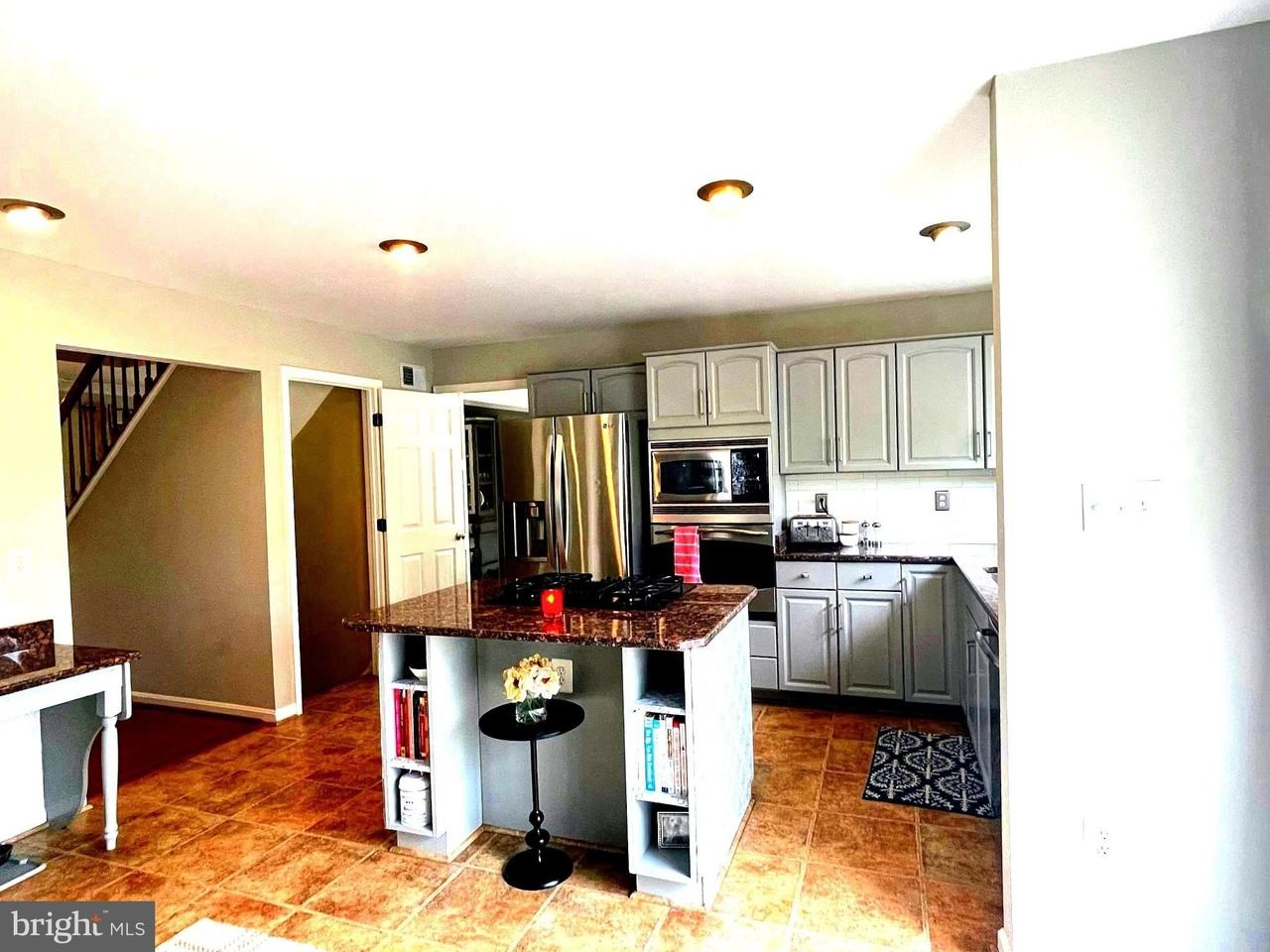 20411 Middlebury St - Photo 3 of 39