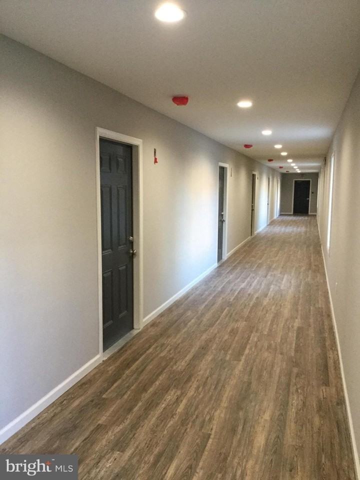 143 N Fort St #2 - Photo 3 of 7