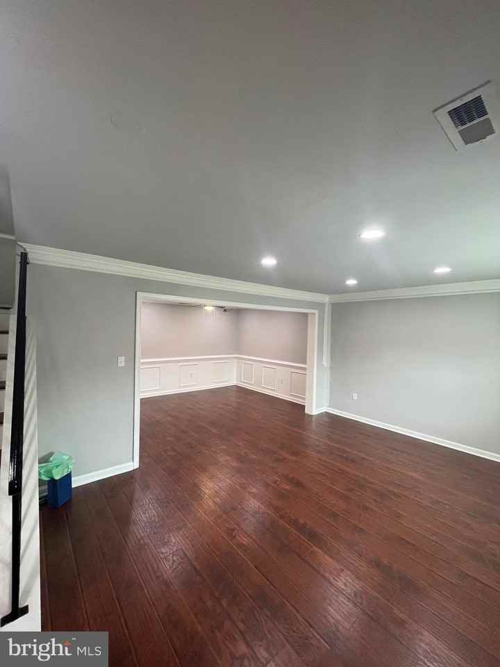 10804 Wall St - Photo 2 of 34