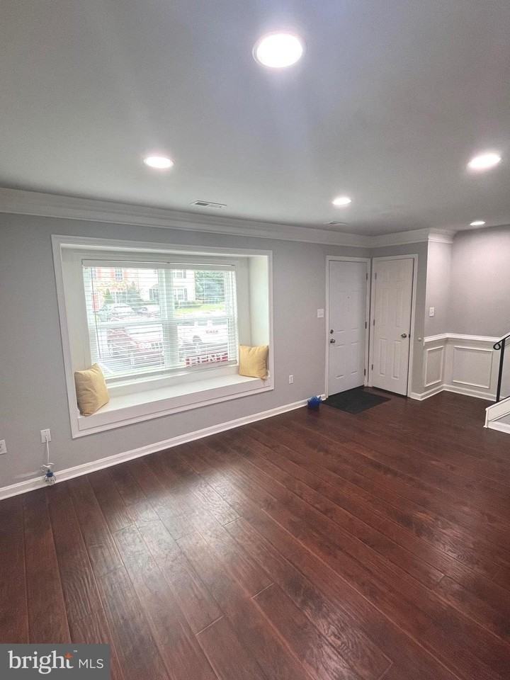 10804 Wall St - Photo 3 of 34