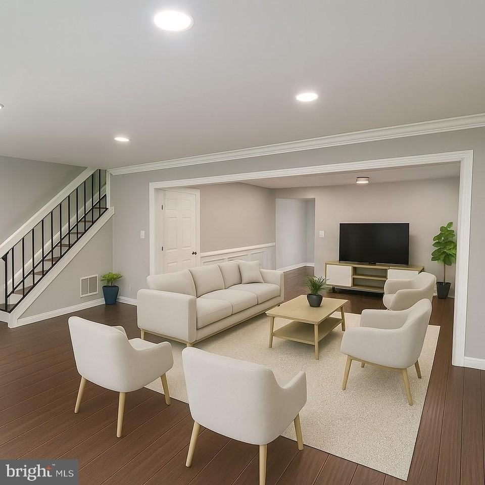 10804 Wall St - Photo 4 of 34