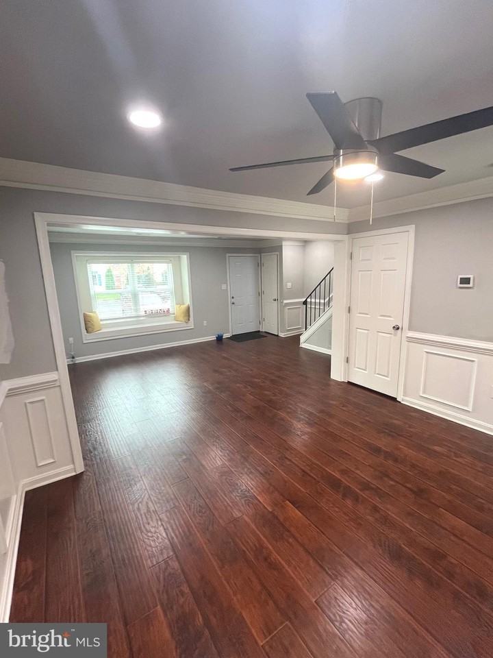 10804 Wall St - Photo 6 of 34