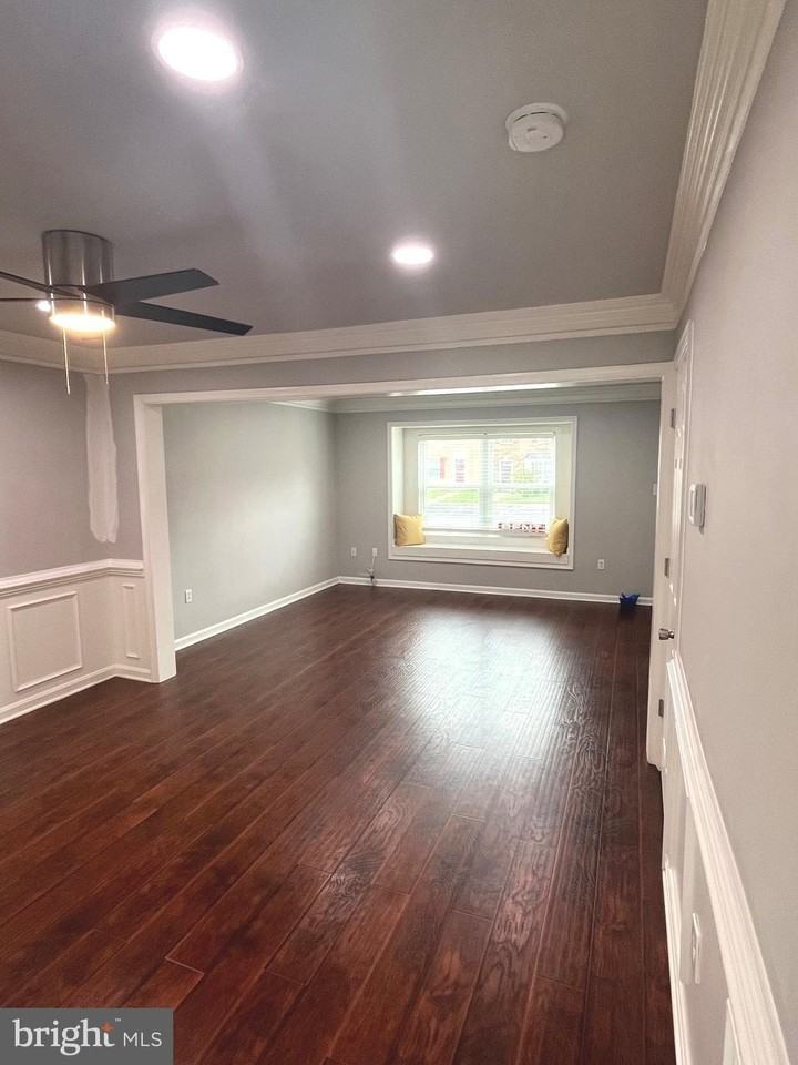 10804 Wall St - Photo 7 of 34