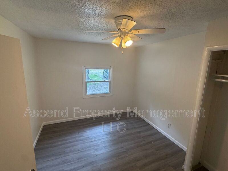 2 Bell Ave #B - Photo 4 of 7