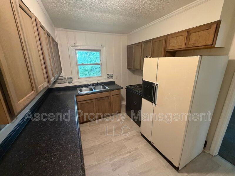 2 Bell Ave #B - Photo 7 of 7