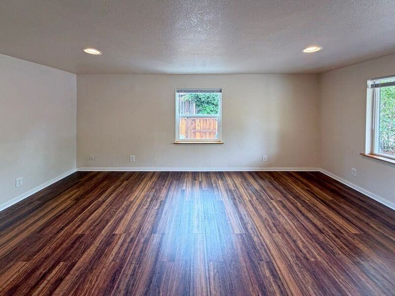 544 W 20th Ave - Photo 3 of 25