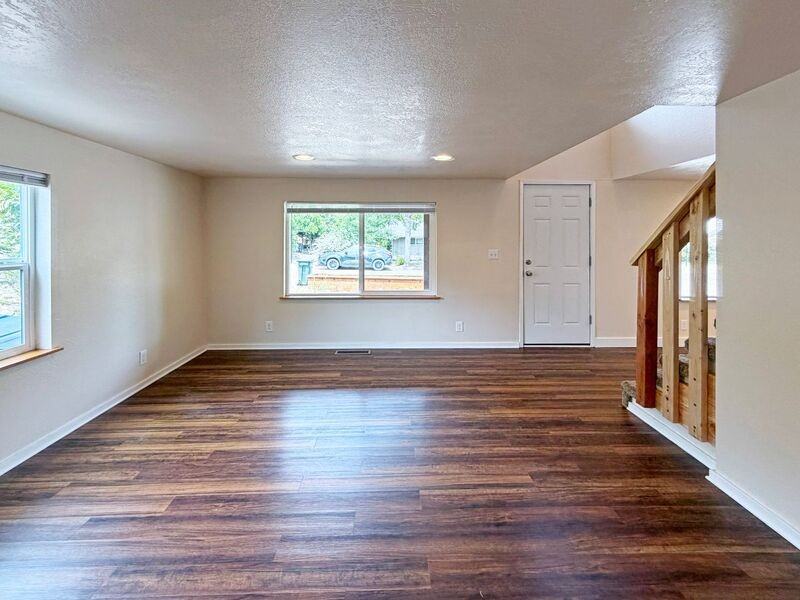 544 W 20th Ave - Photo 4 of 25