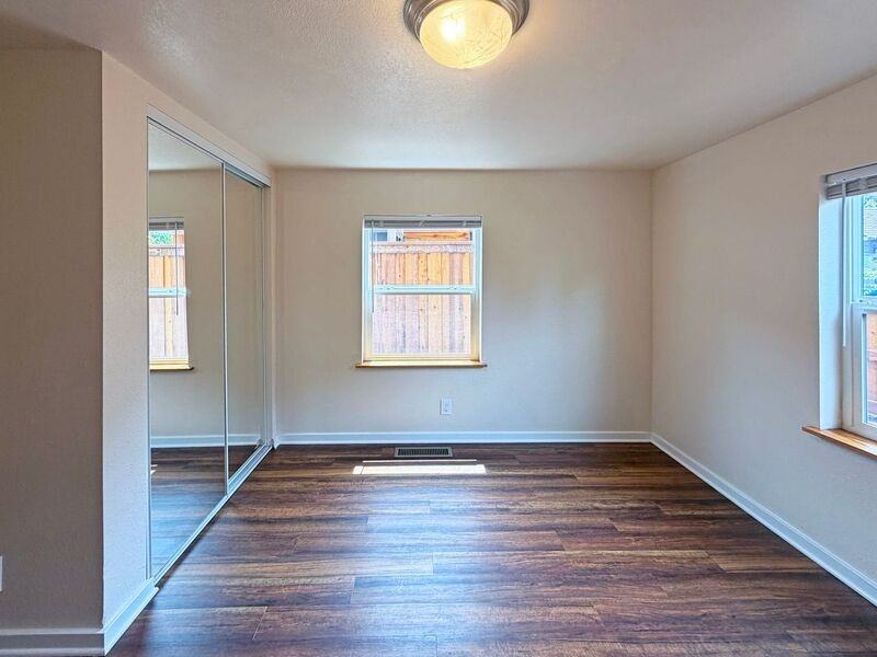 544 W 20th Ave - Photo 6 of 25
