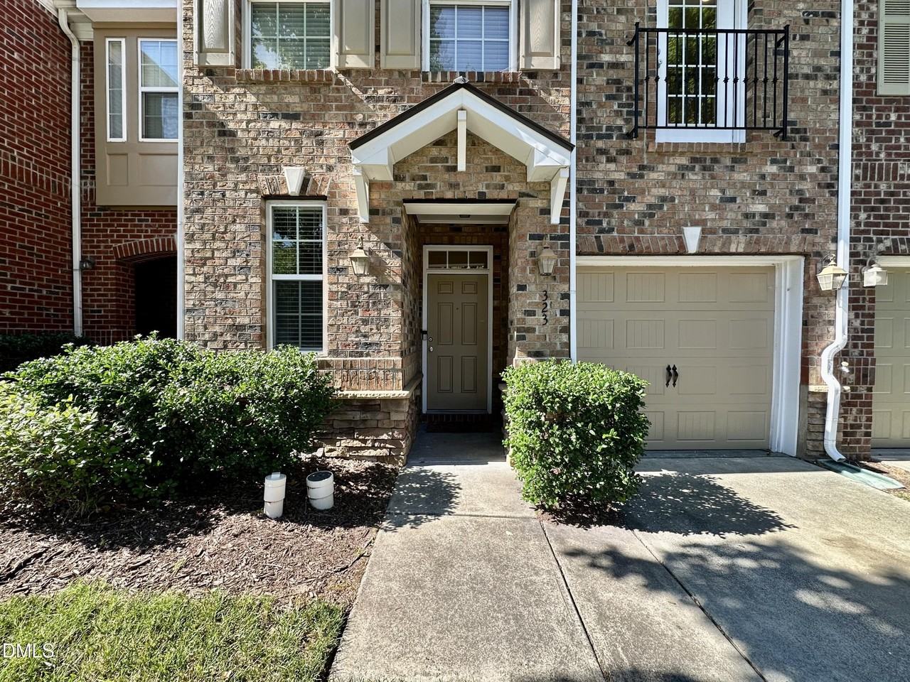 323 Longchamp Ln - Photo 3 of 36