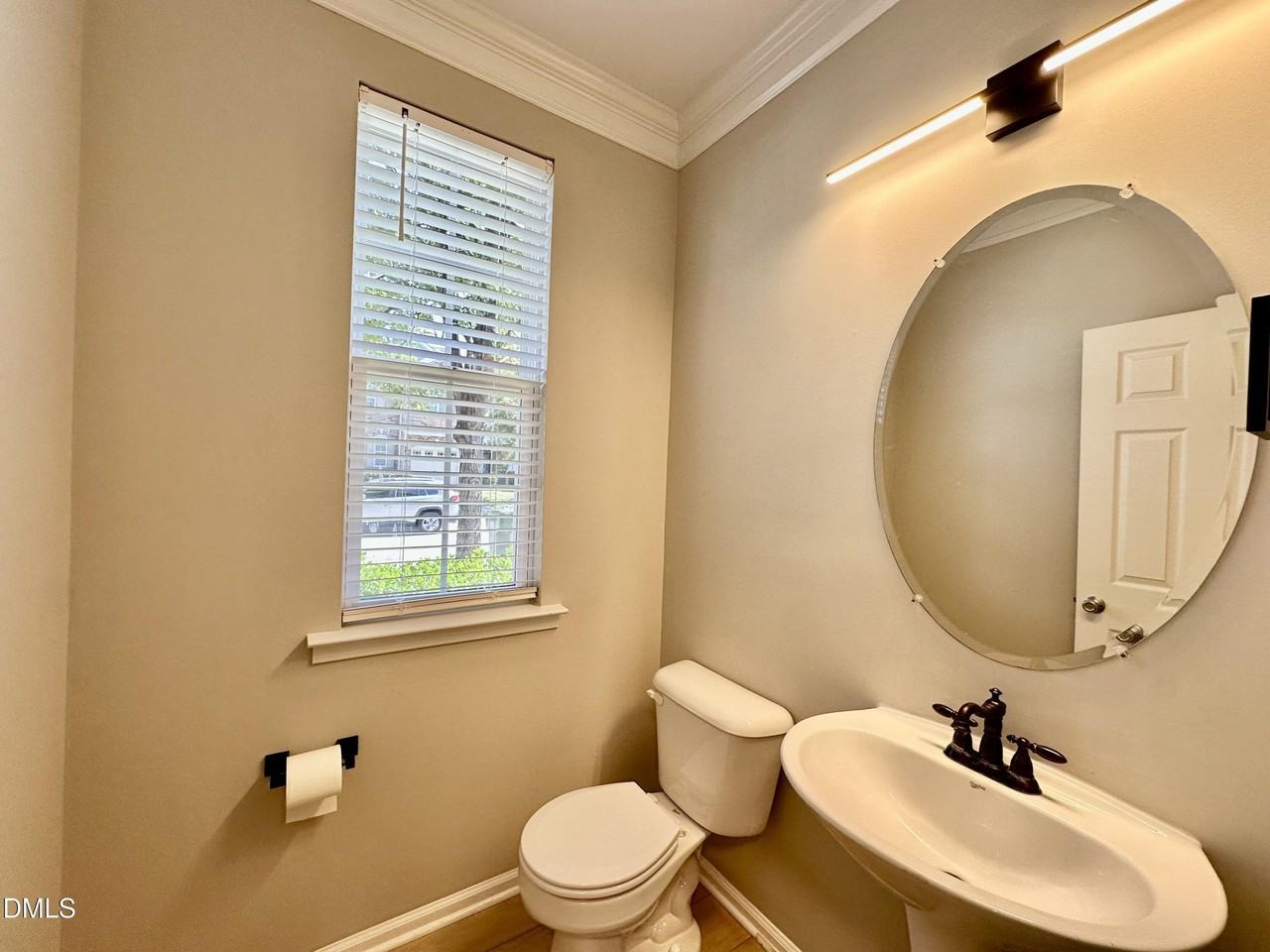 323 Longchamp Ln - Photo 4 of 36