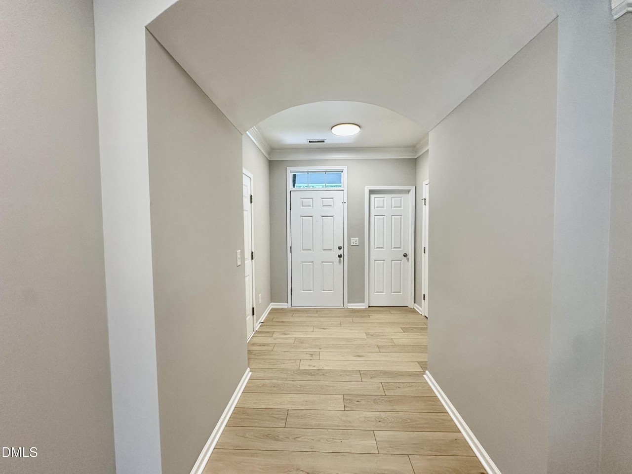 323 Longchamp Ln - Photo 5 of 36