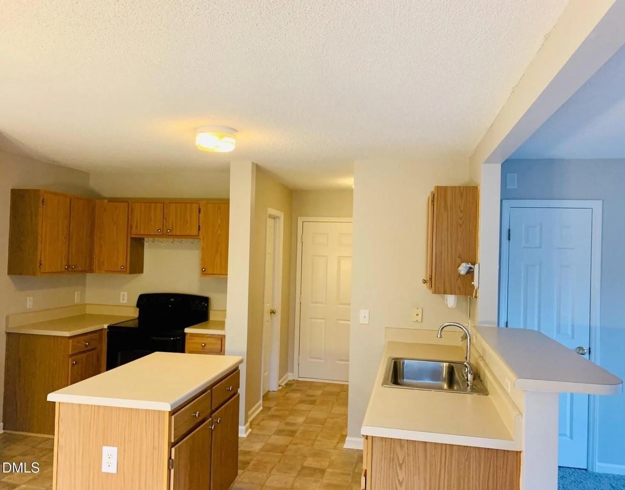 207 Evening Star Dr - Photo 3 of 11