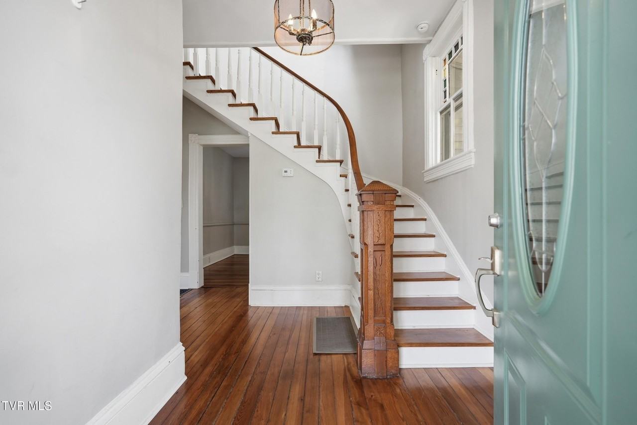 920 Pennsylvania Ave - Photo 7 of 41