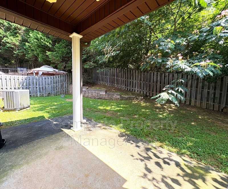 109 Oxmoor Place Cir - Photo 3 of 8