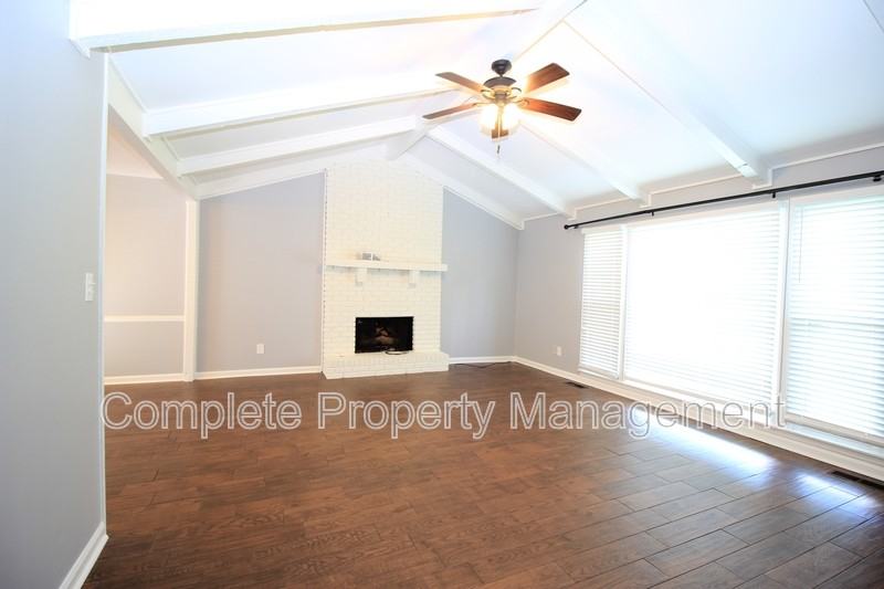 604 Farr Cir - Photo 3 of 14