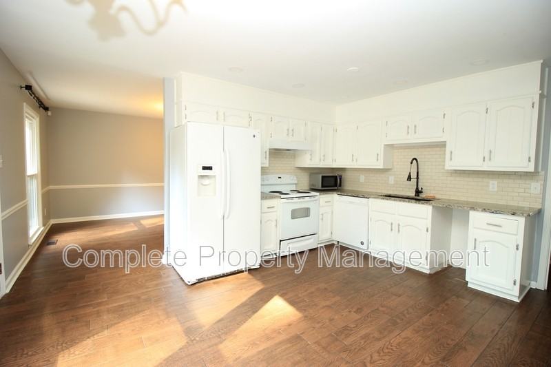 604 Farr Cir - Photo 5 of 14