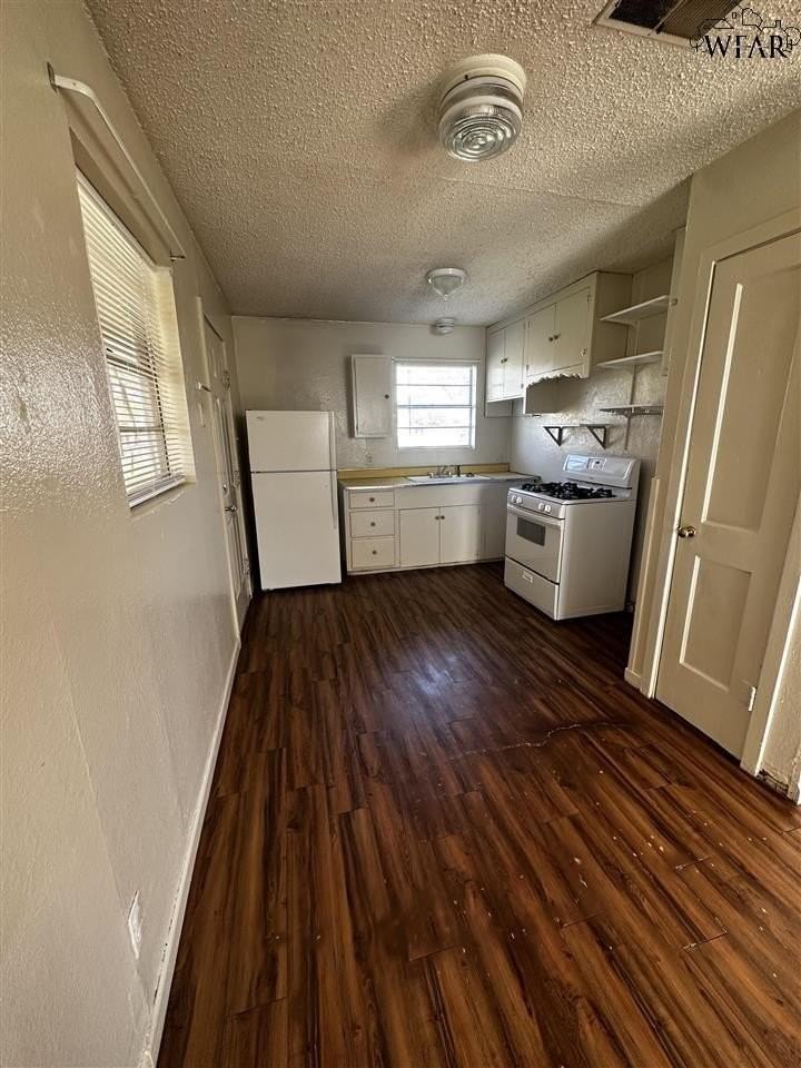 3020 Stearns Ave - Photo 3 of 7