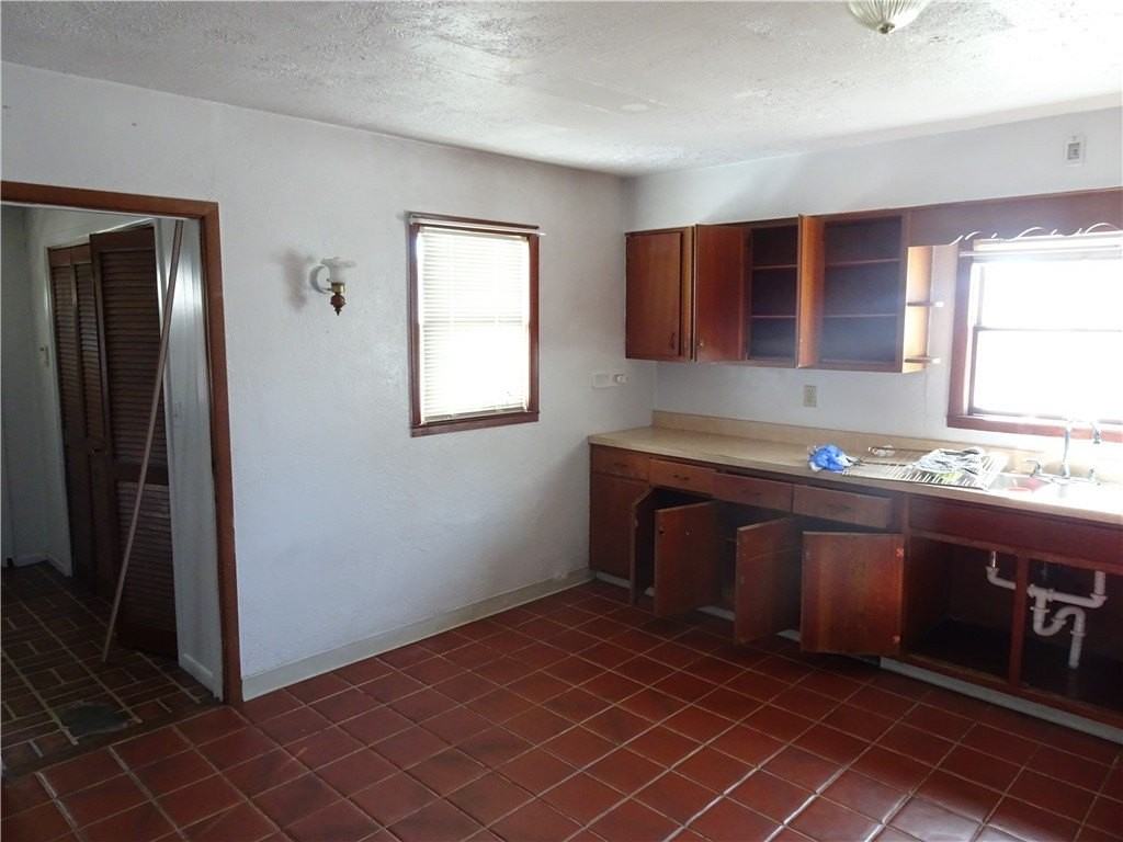 227 S 6th St - Photo 7 of 27