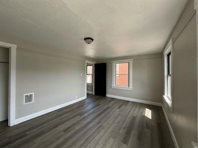 929 Vankirk St #1 - Photo 5 of 7