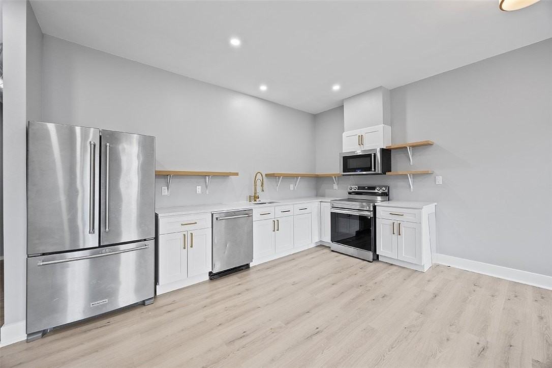1109 E Carson St - Photo 2 of 13