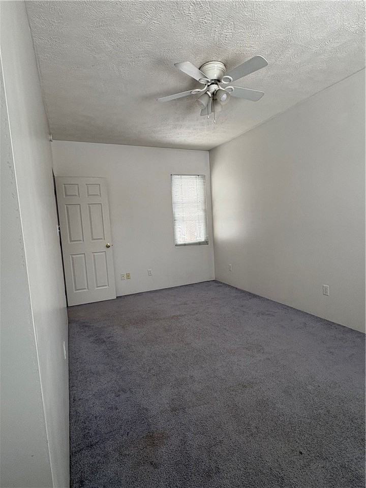 320 Normal Ave - Photo 5 of 7