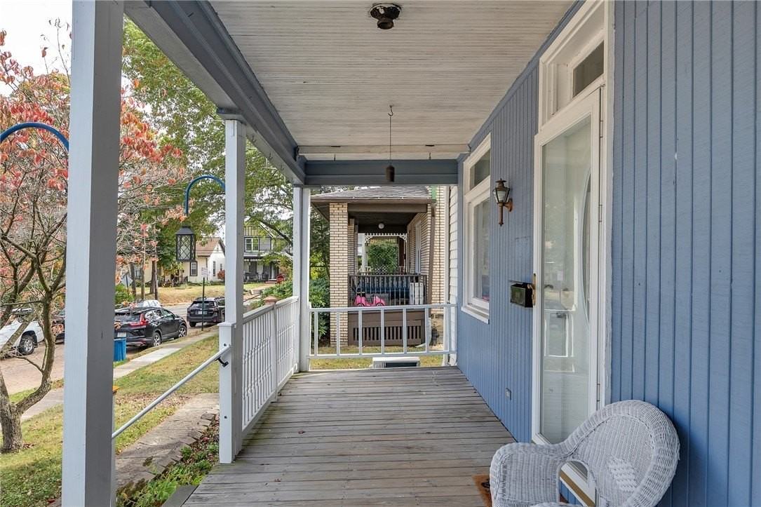 713 Clinton Pl - Photo 4 of 31