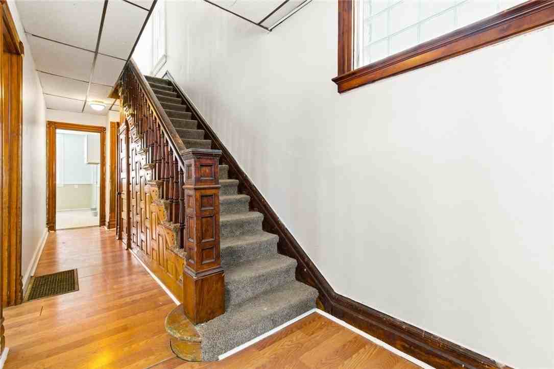 241 Watson Blvd - Photo 2 of 9