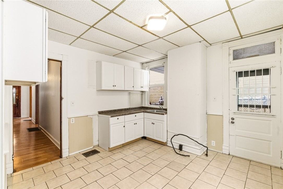 241 Watson Blvd - Photo 5 of 9