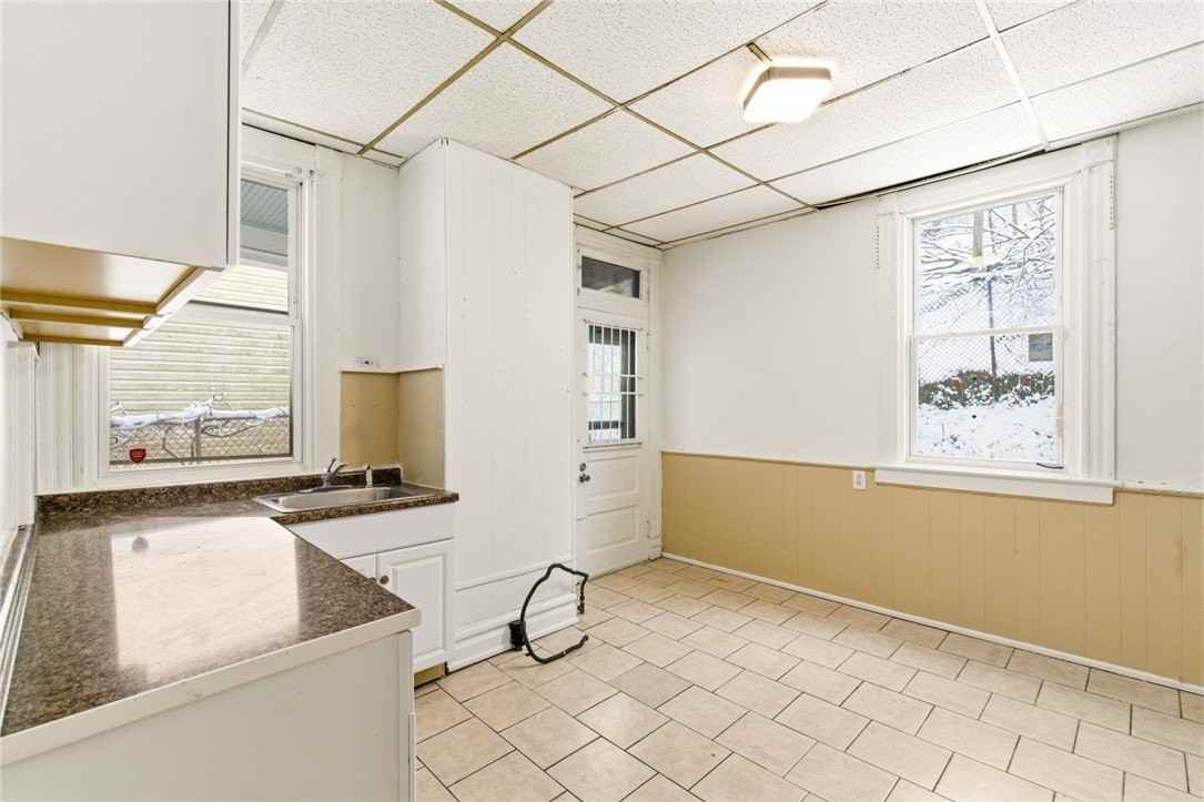 241 Watson Blvd - Photo 6 of 9