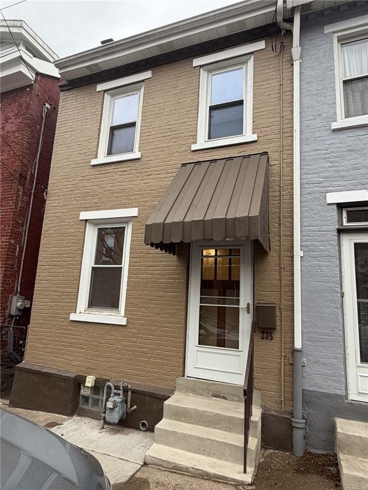 235 38th St - Photo 2 of 32