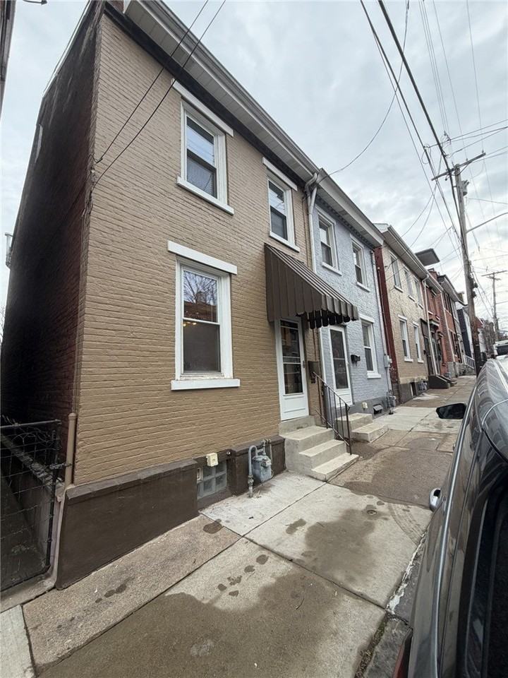 235 38th St - Photo 4 of 32