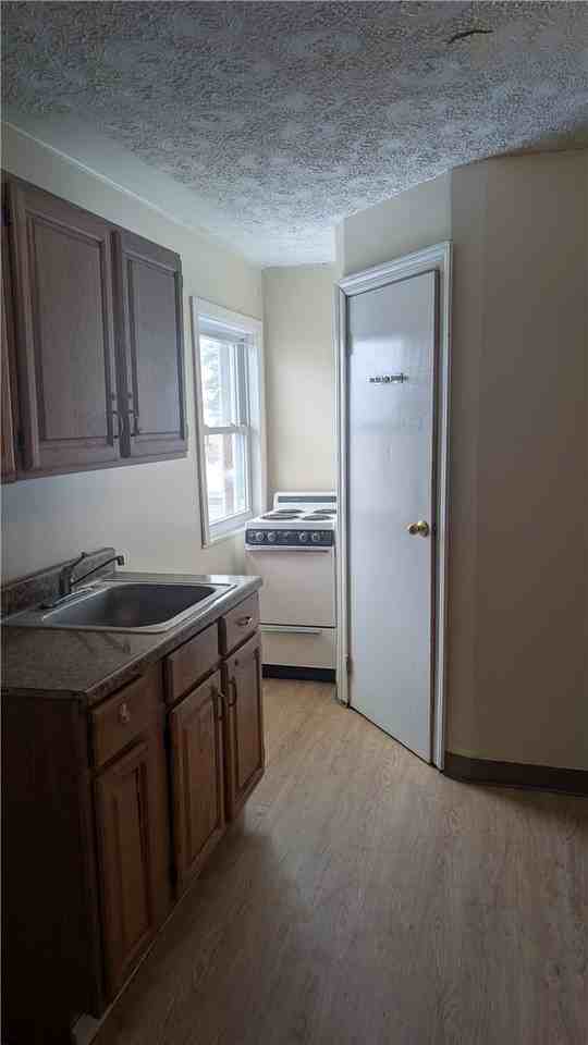 585 Fayette St #4 - Photo 4 of 8