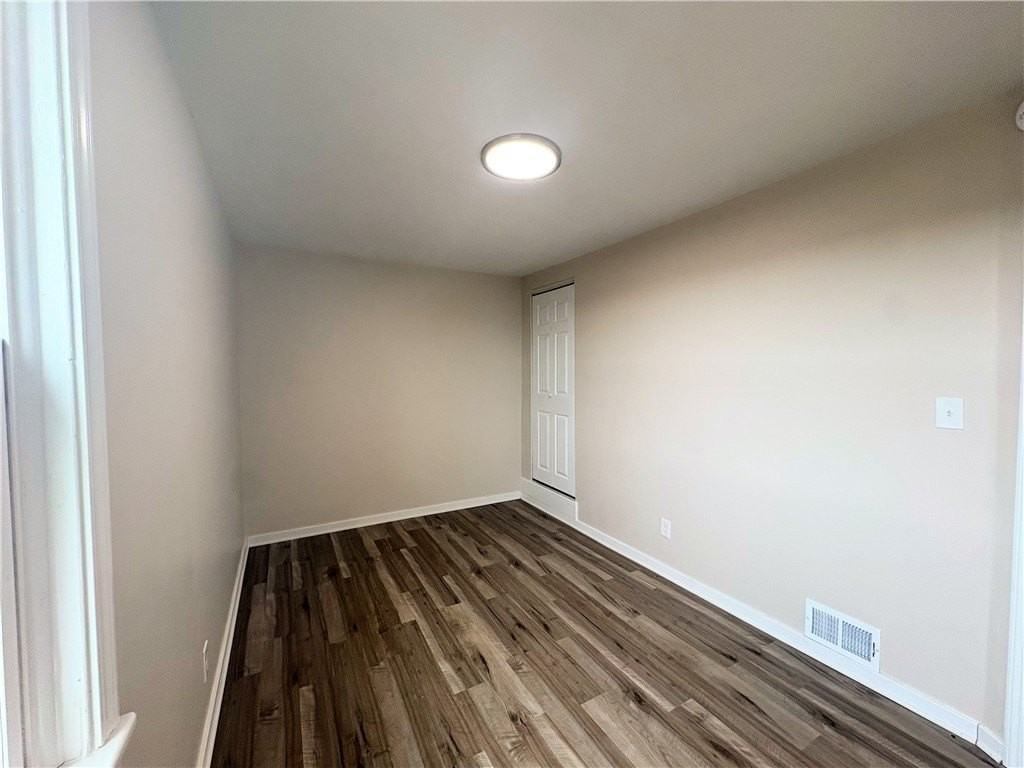 360 Hemlock Dr - Photo 3 of 6