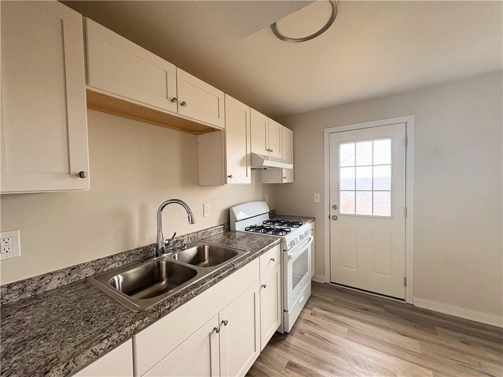 360 Hemlock Dr - Photo 5 of 6