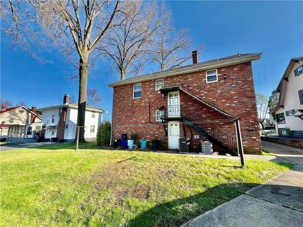 421 E Fairmont Ave - Photo 2 of 10