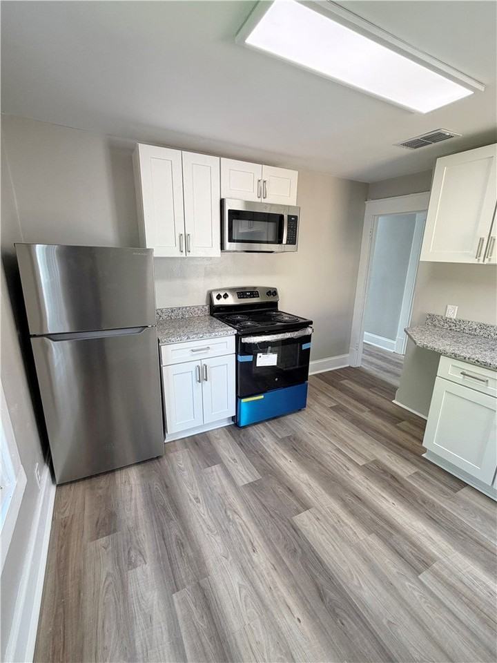 422 Glen Ave #2 - Photo 7 of 21