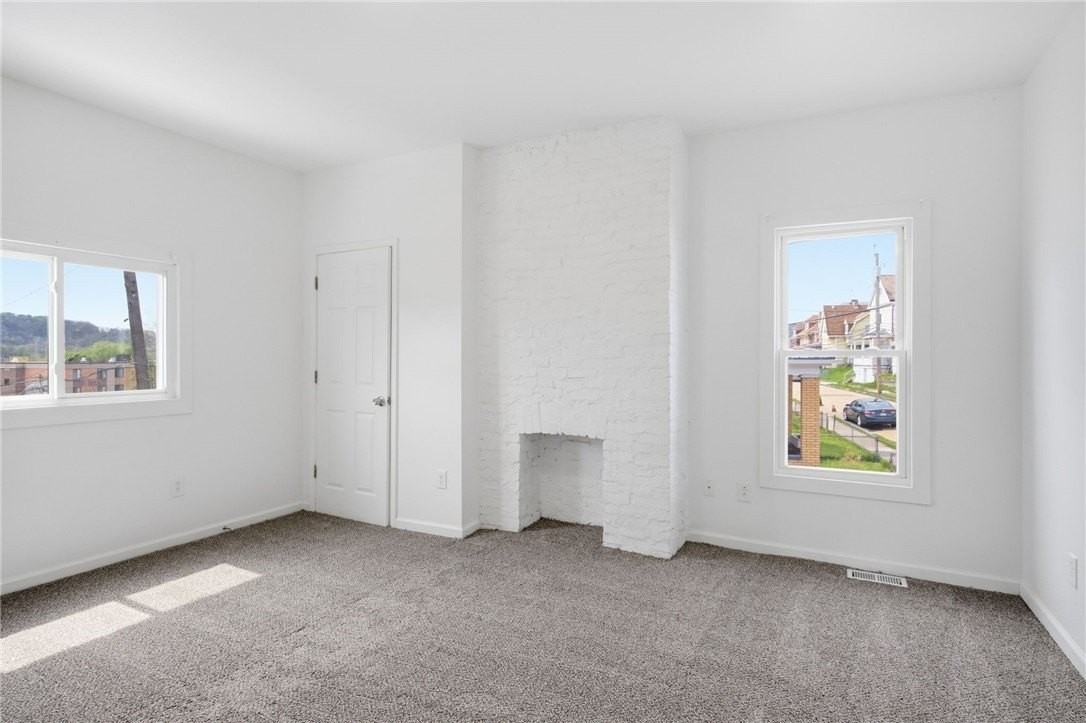 720 Mary St - Photo 7 of 11