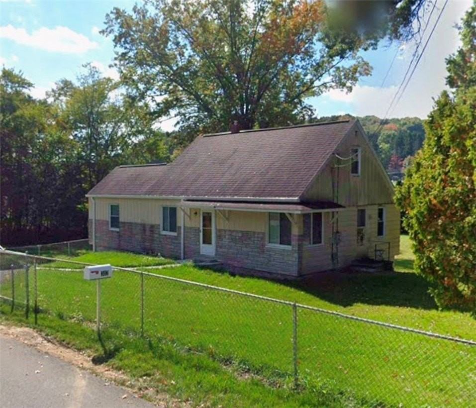 302 South Dr