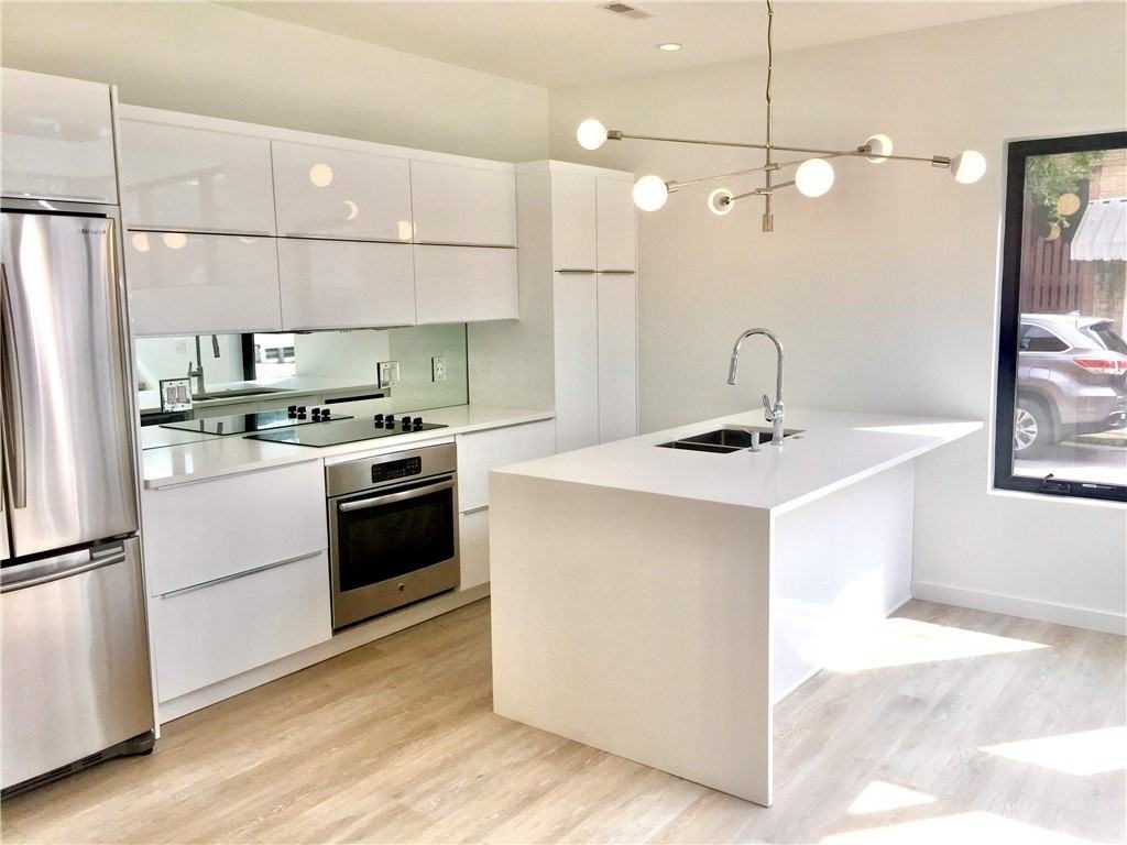 110 S 15th St #1 - Photo 4 of 14