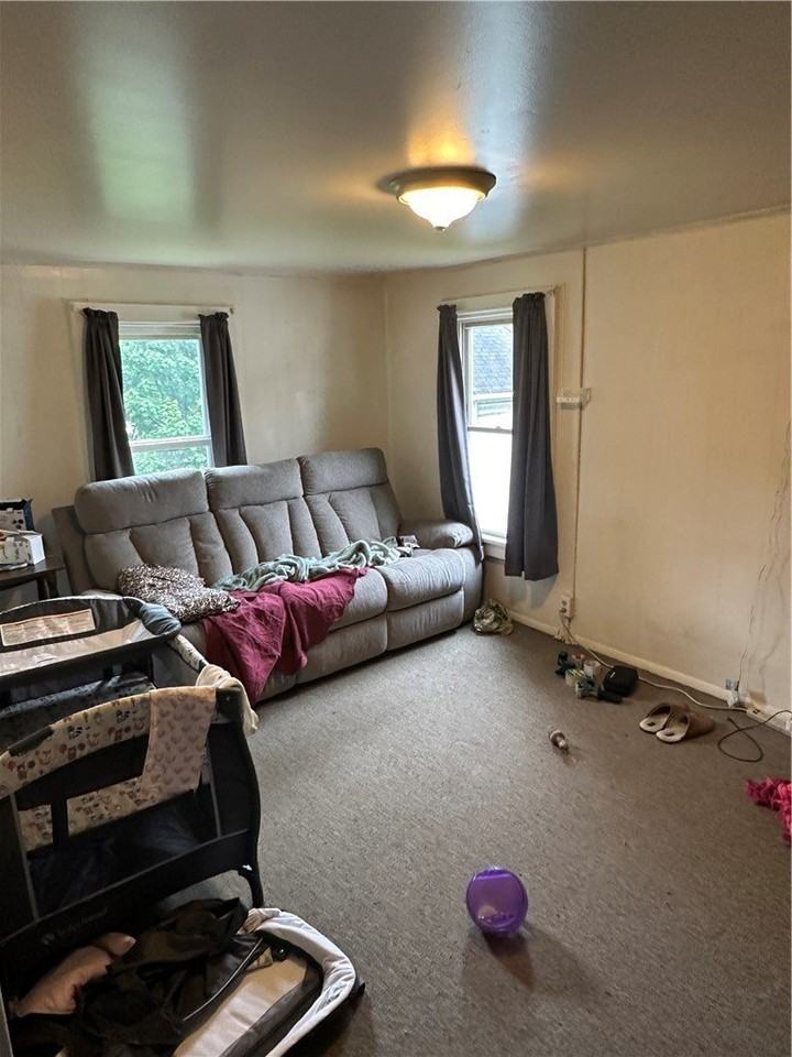 113 Morton Ave - Photo 4 of 15
