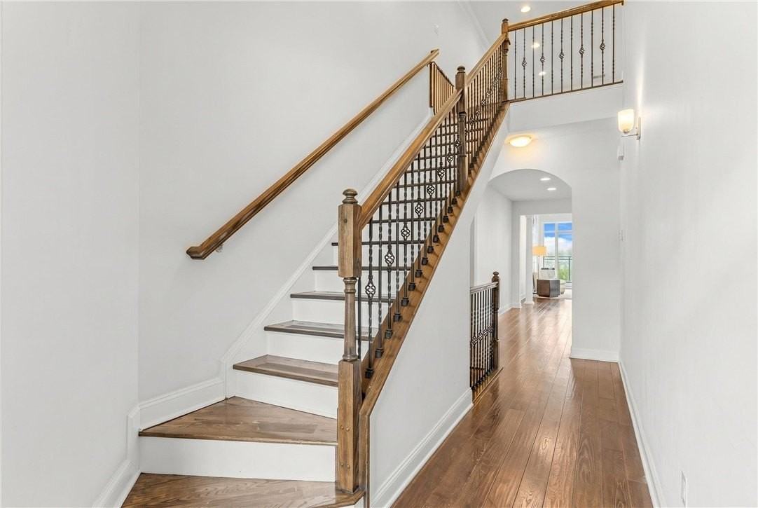 433 Fairmont Dr - Photo 2 of 49