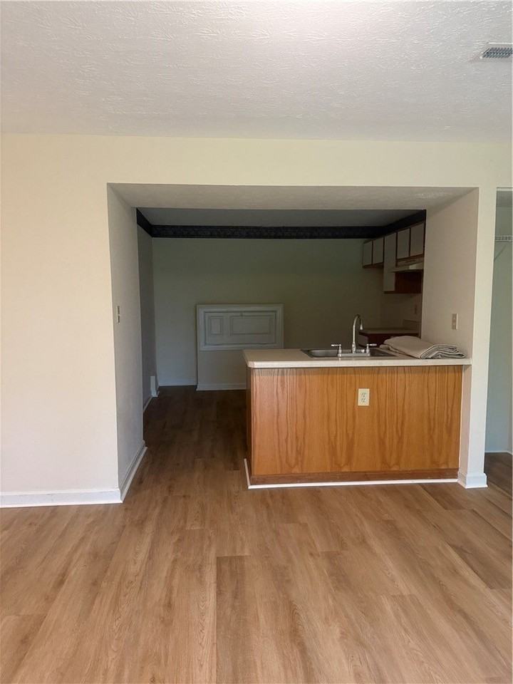 862 Sunset Cir - Photo 3 of 9
